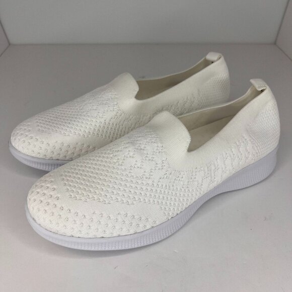 Womens White Solid Embellished Breathable Mesh Size 42 Slip-On Shoes - Picture 1 of 10